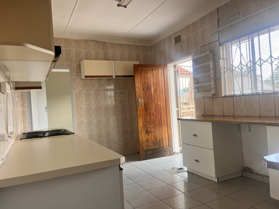 To Let 3 Bedroom Property for Rent in Flamwood North West